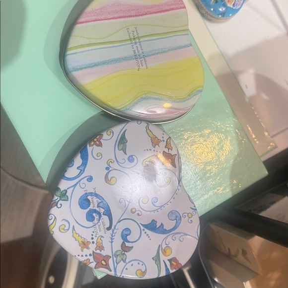 Brighton Colorful Heart-Shaped Tins‎ Set of 2 - Picture 2 of 2